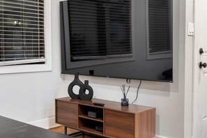 Apartment | 4 bedrooms, Internet