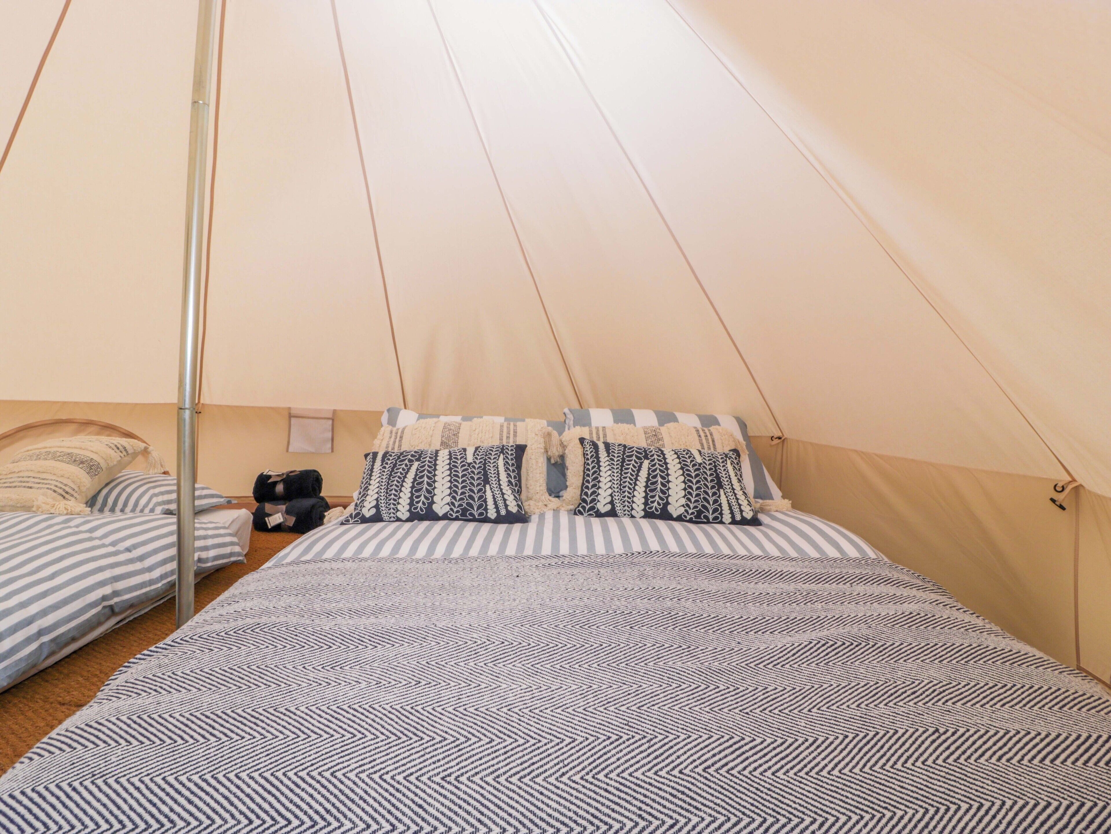 1 bedroom, individually decorated, individually furnished