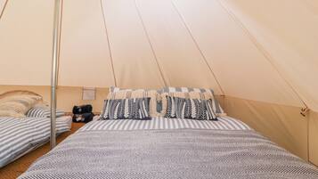 1 bedroom, individually decorated, individually furnished