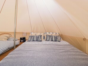 1 bedroom, individually decorated, individually furnished - Bell 2 (Swindon)