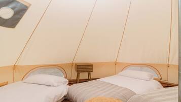 1 bedroom, individually decorated, individually furnished