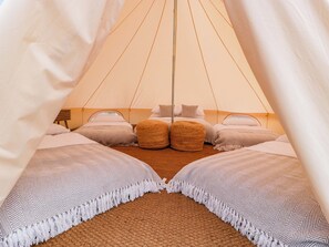 1 bedroom, individually decorated, individually furnished - Bell 1 (Swindon)