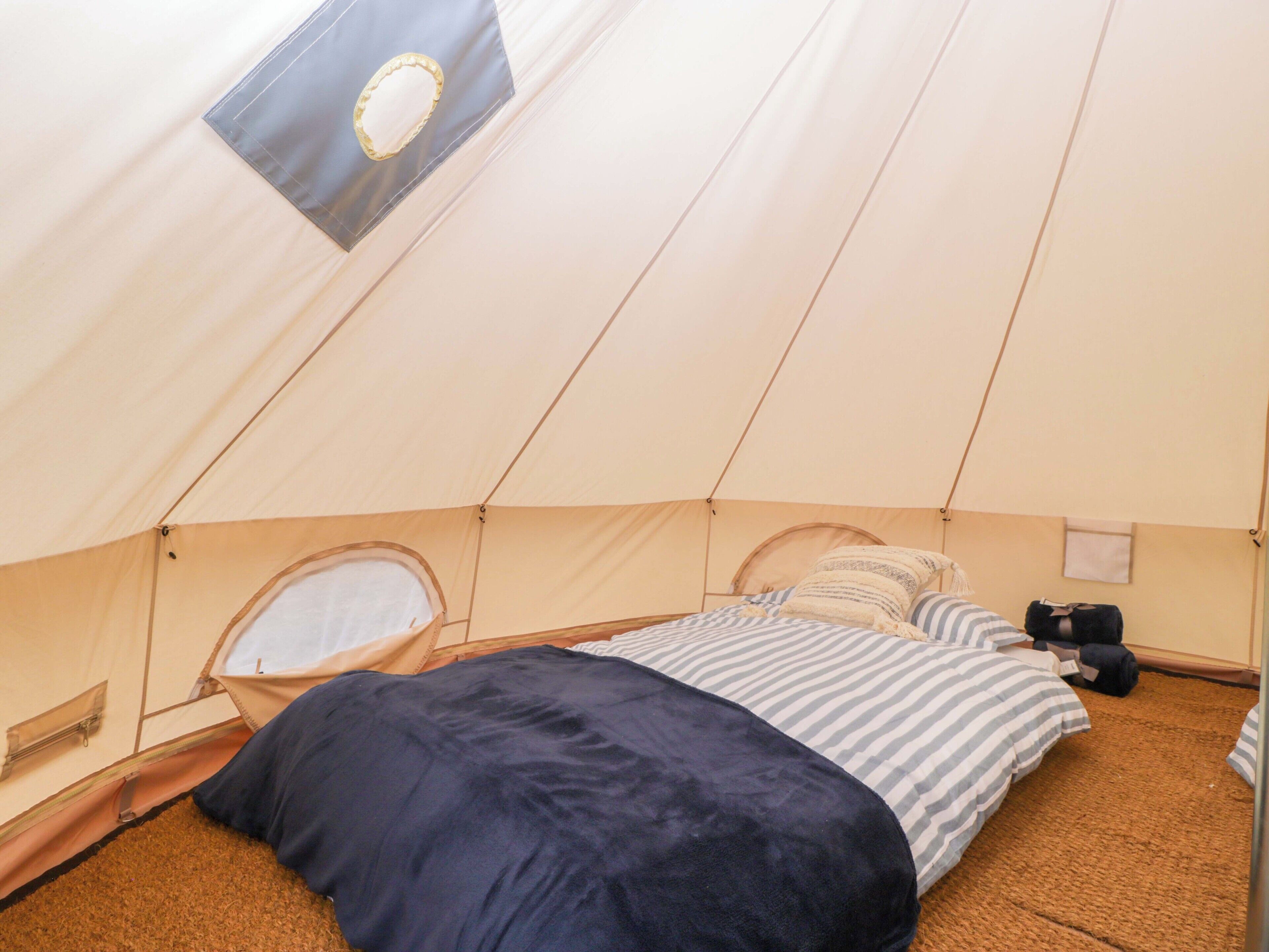 1 bedroom, individually decorated, individually furnished