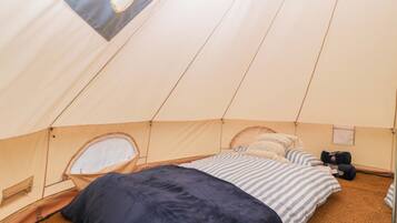 1 bedroom, individually decorated, individually furnished