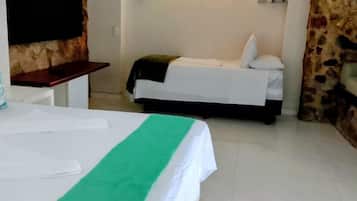 Deluxe Studio Suite, Sea View | In-room safe, free WiFi