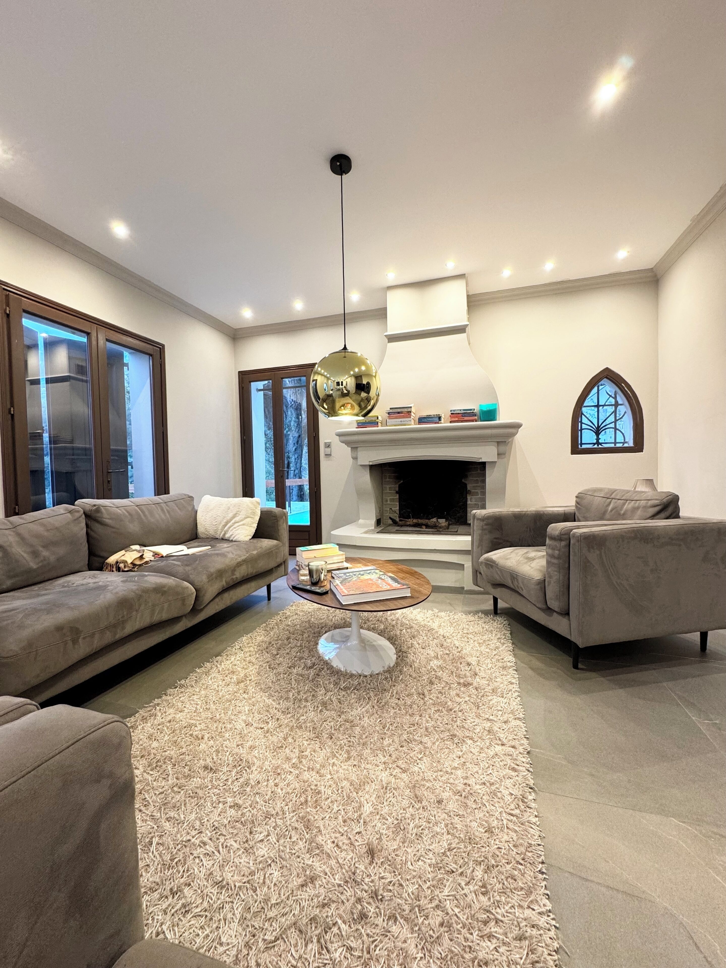 Télévision, cheminée