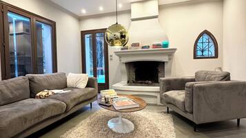 Télévision, cheminée