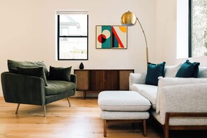 Smart TV, fireplace, books, offices
