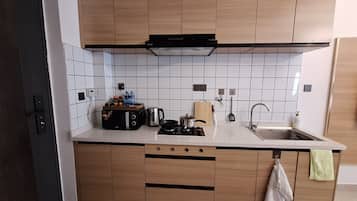 微波爐、爐具、電熱水壺、廚房用具/餐具/器皿