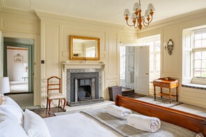 4 bedrooms, iron/ironing board, free WiFi, bed sheets - Catesby Court, Wells-next-the-Sea, Norfolk (Wells-next-the-Sea)