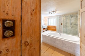 Shower, hair dryer, towels - Catesby Court, Wells-next-the-Sea, Norfolk (Wells-next-the-Sea)