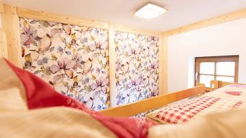 4 slaapkamers, een bureau, wifi, beddengoed