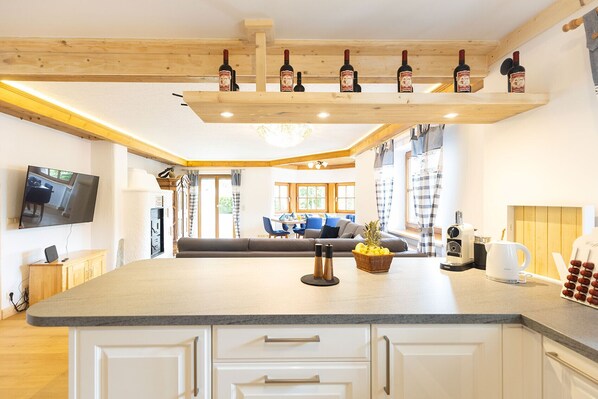 المنشأة من الداخل