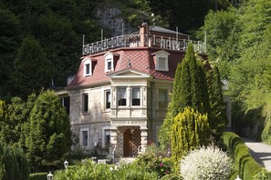 Exterior - Apartment 'Romance in the Castle' with Mountain View (Seeburg-Bad Urach)