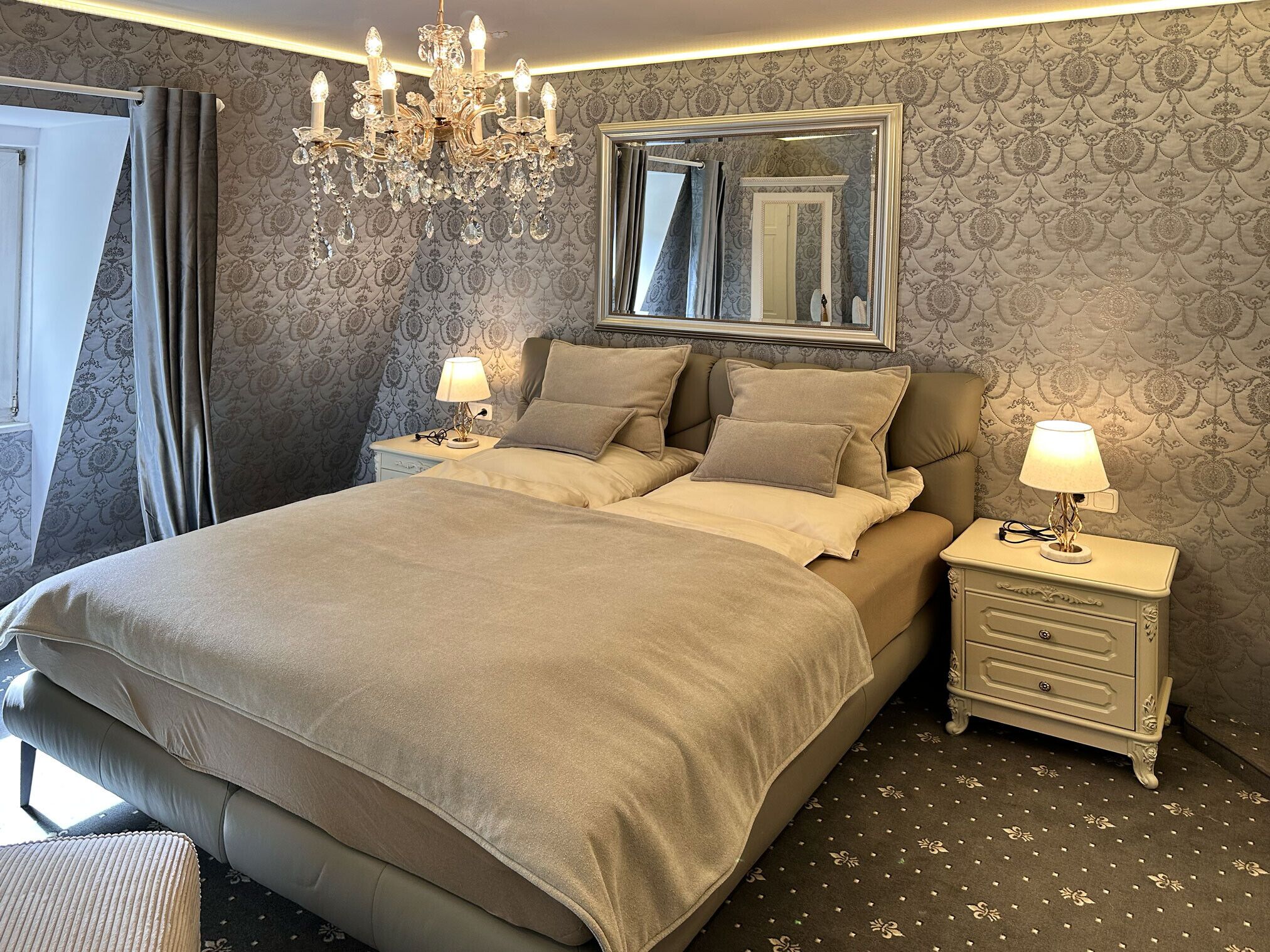 3 habitaciones, tabla de planchar con plancha, wifi y ropa de cama 