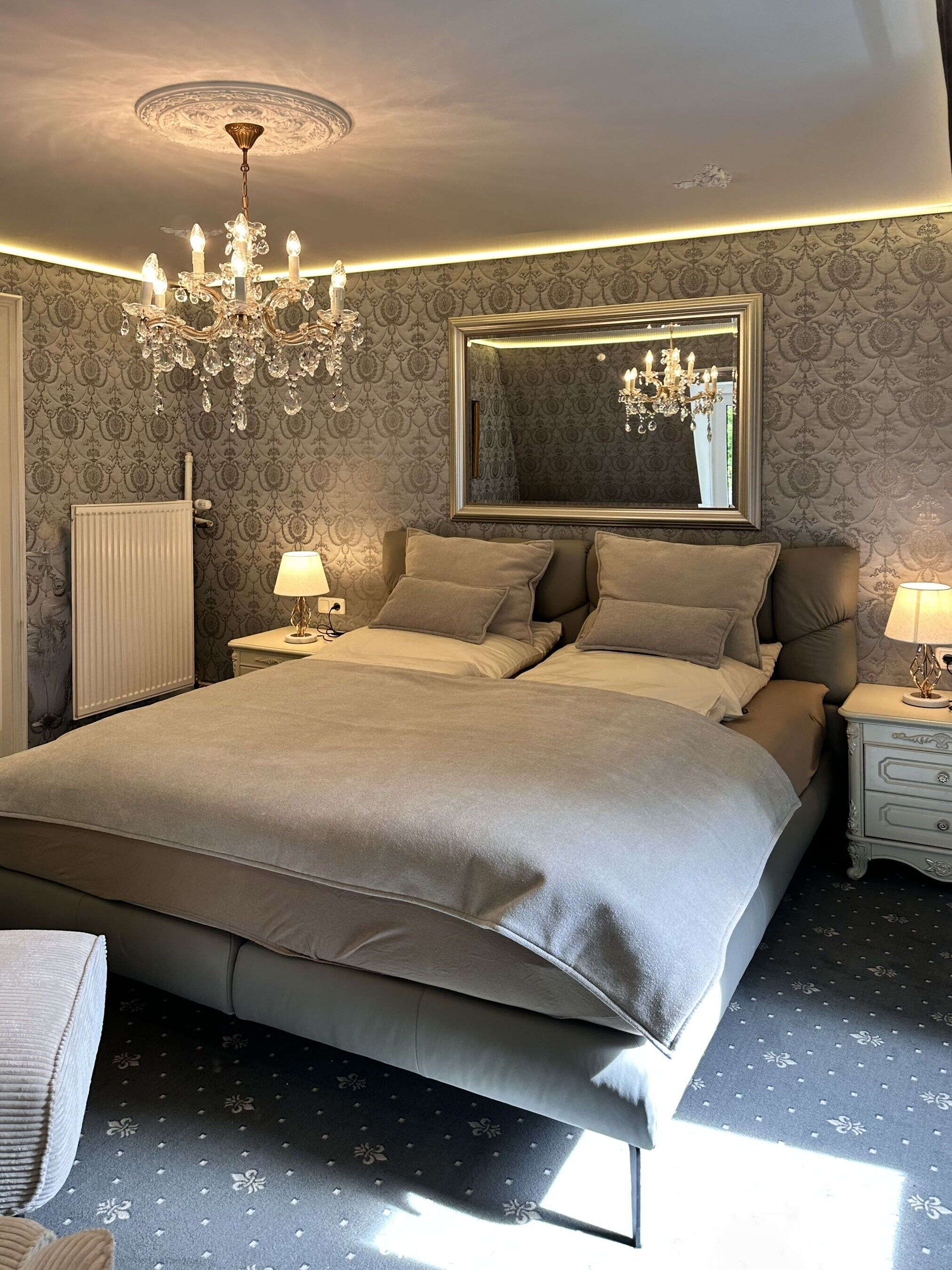 3 habitaciones, tabla de planchar con plancha, wifi y ropa de cama 