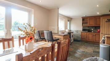 Cottage | Dining