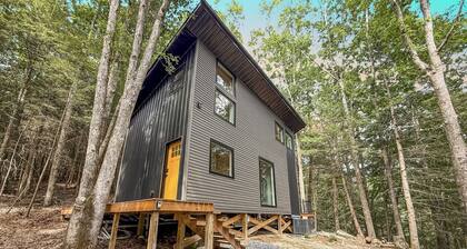 Coal Ridge Cabin - WV Retreat with Family History