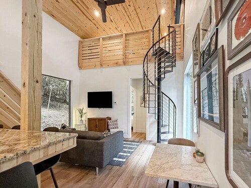 Coal Ridge Cabin - WV Retreat with Family History