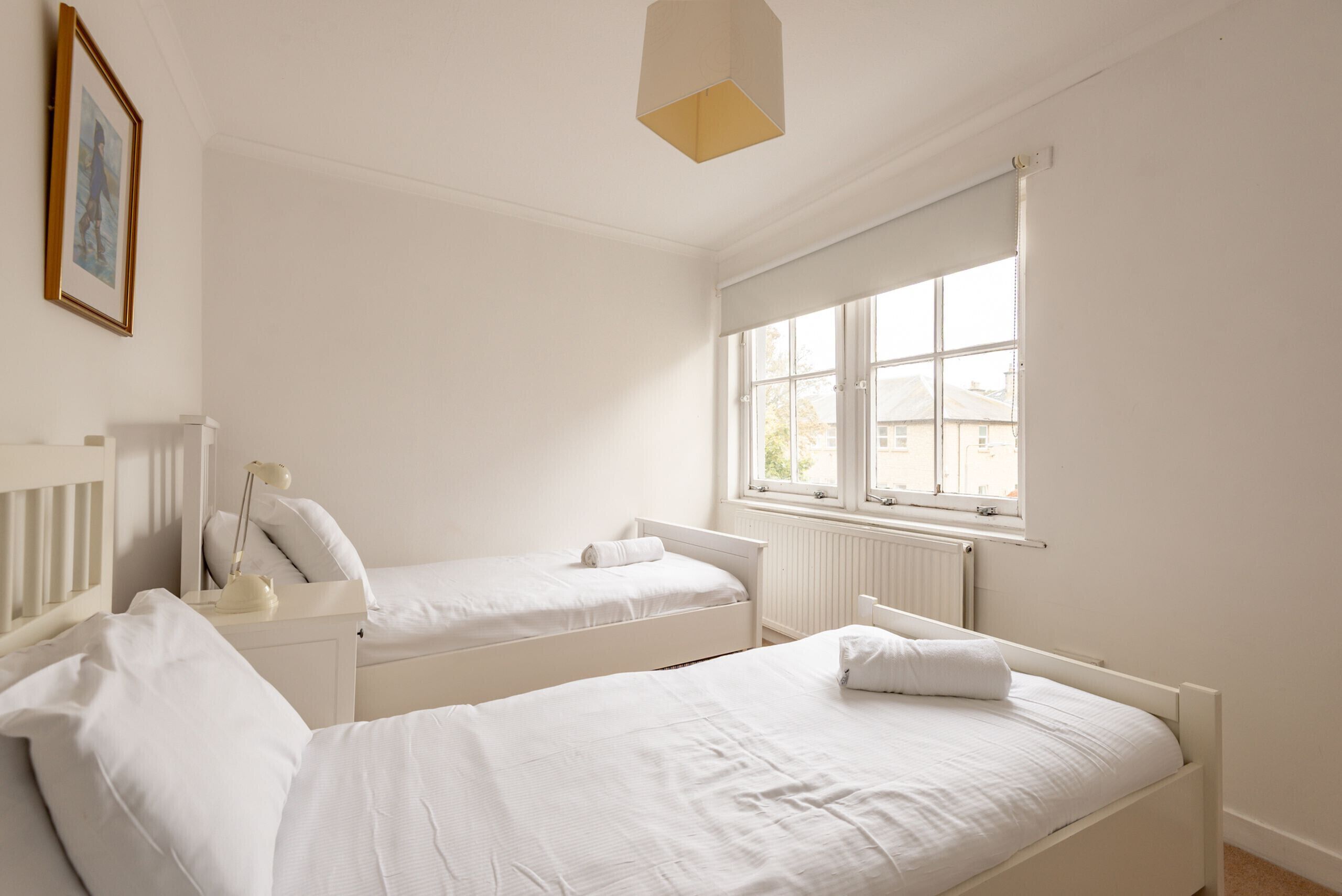 3 室のベッドルーム、アイロン / アイロン台、WiFi (無料)、ベッドシーツ