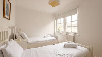 3 makuuhuonetta, silitysrauta/-lauta, ilmainen Wi-Fi, vuodevaatteet