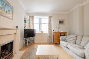 Télévision, cheminée