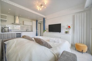 2 bedrooms, iron/ironing board, travel crib, free WiFi