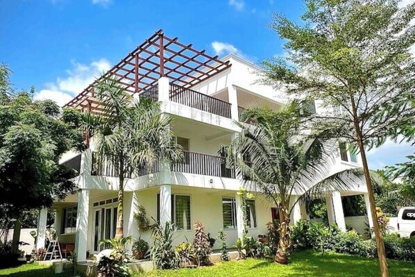 Exterior - Comfortable house with private pool & lush garden (Greater Accra Region)