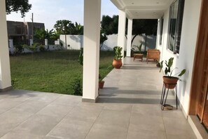 Terrace/patio - Comfortable house with private pool & lush garden (Greater Accra Region)