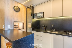 Basic Apartment | Private kitchen