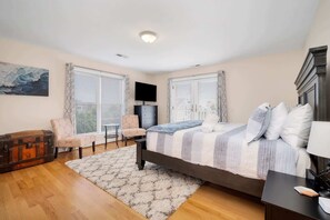 5 bedrooms, desk, iron/ironing board, travel cot