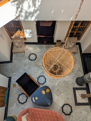 Deluxe-Stadtwohnung, 3 Schlafzimmer, Stadtblick | Blick auf den Innenhof