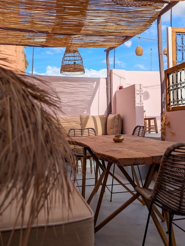 Deluxe-Stadtwohnung, 3 Schlafzimmer, Stadtblick | Wohnbereich