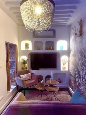 Deluxe Townhome, 3 Bedrooms, City View | Living area