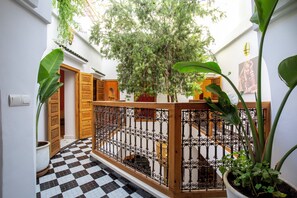 Deluxe Townhome, 3 Bedrooms, City View | Terrace/patio