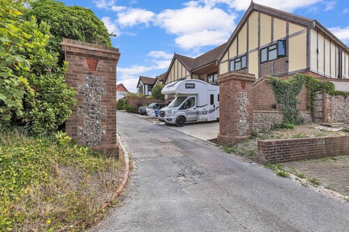 Garden Lodge With Parking By My Getaways