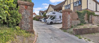 Garden Lodge With Parking By My Getaways