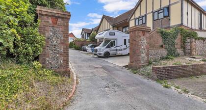 Garden Lodge With Parking By My Getaways