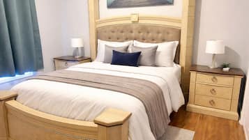 3 habitaciones, tabla de planchar con plancha, internet y ropa de cama