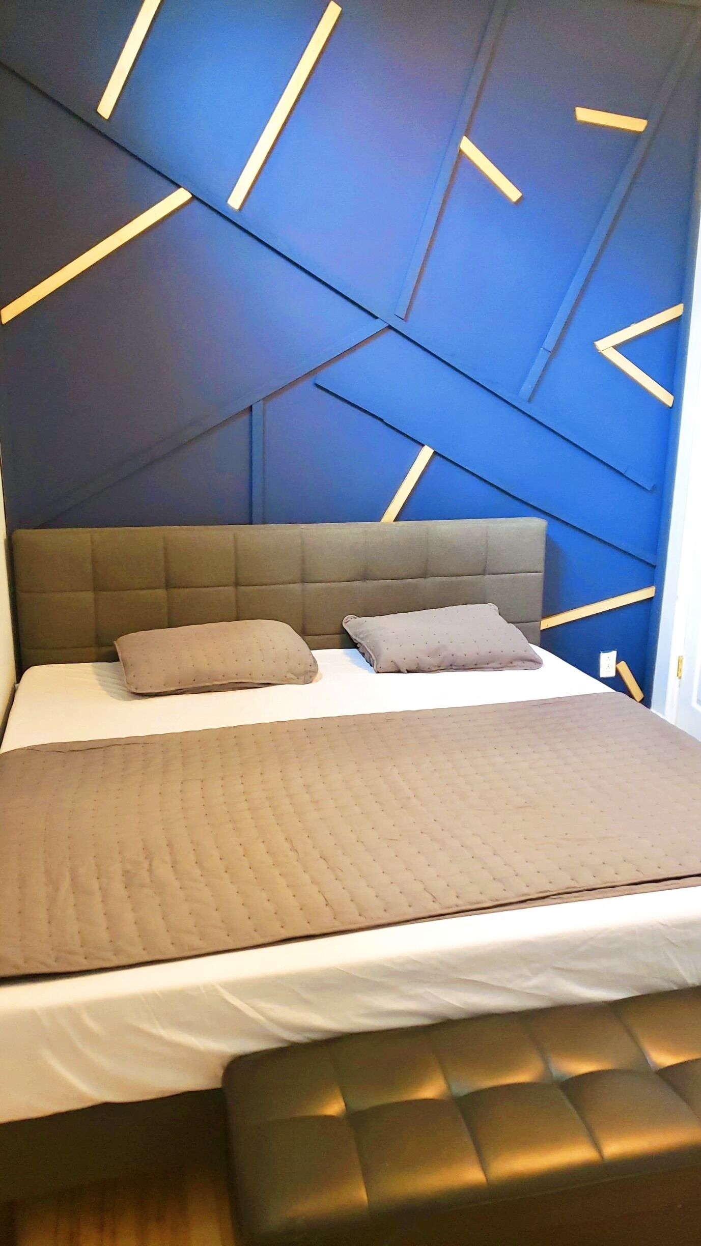 3 bedrooms, iron/ironing board, internet, bed sheets