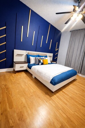 3 quartos, ferros/tábuas de passar roupa, acesso à internet