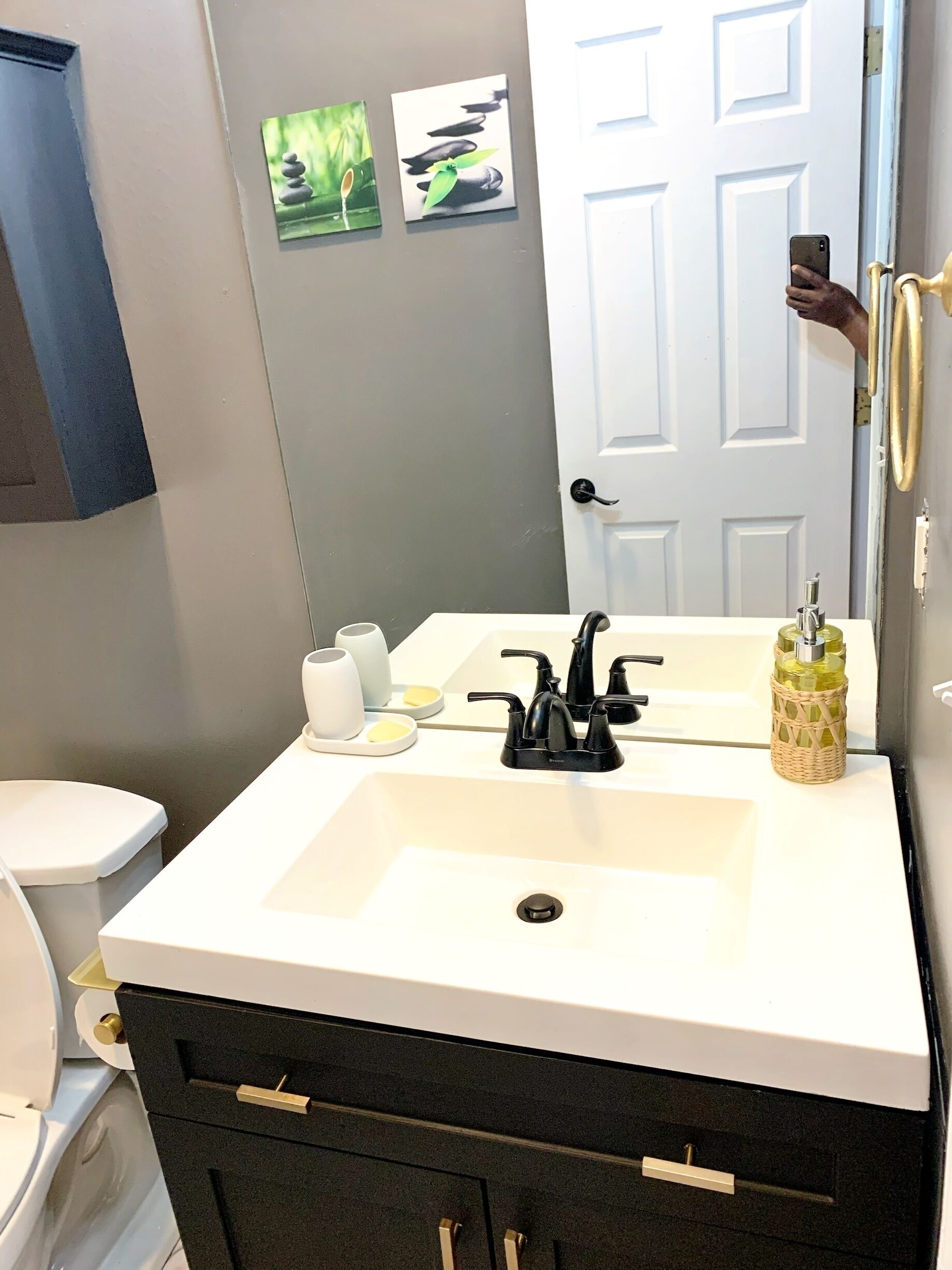 ヘアドライヤー、タオル、トイレットペーパー