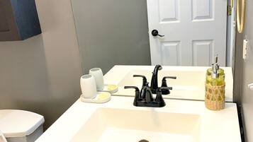 Asciugacapelli, asciugamani, carta igienica