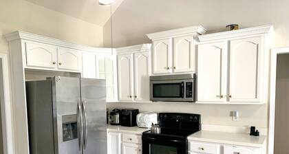 3-bedroom house in charming Rockmart with AC