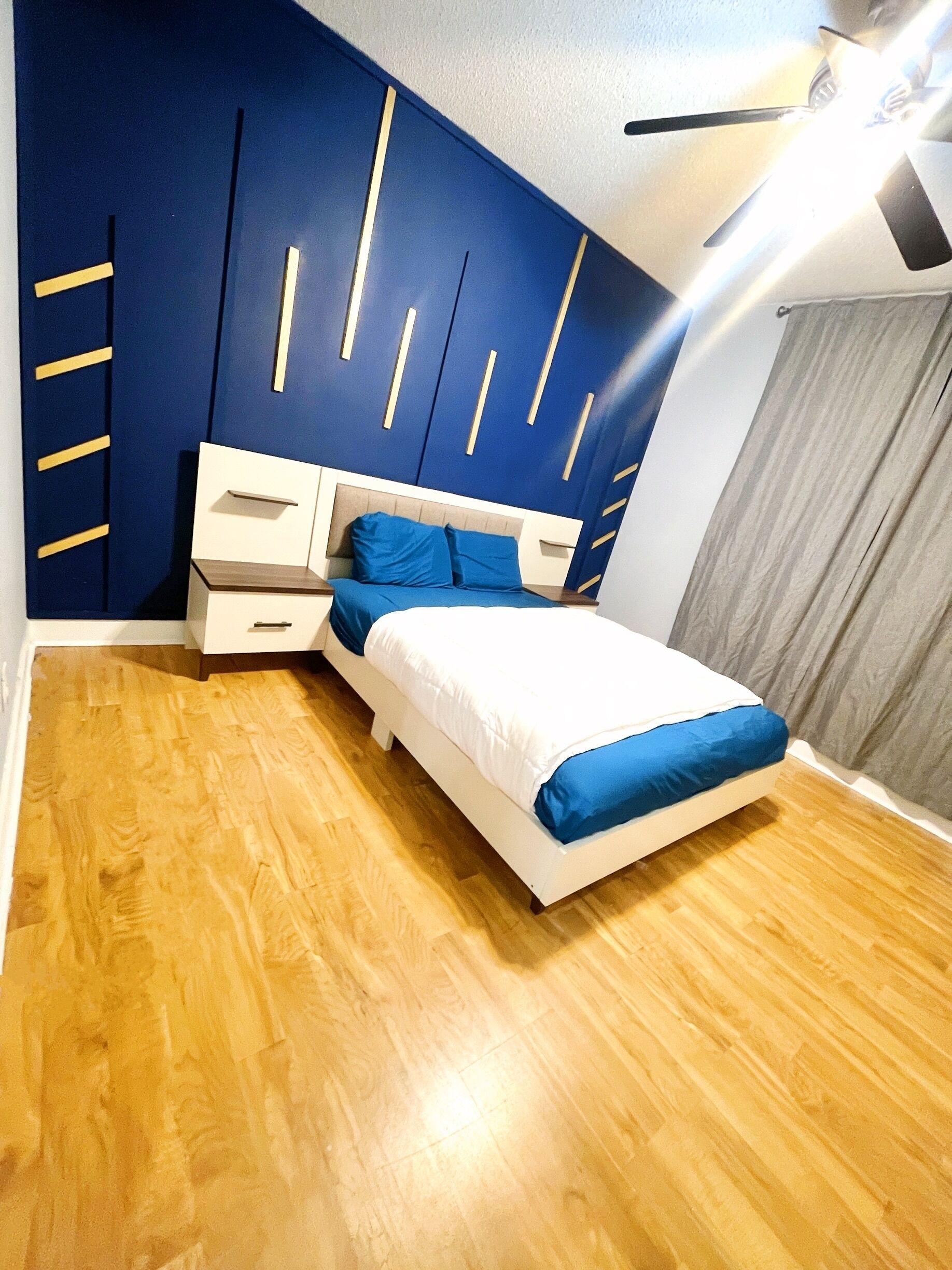 3 habitaciones, tabla de planchar con plancha, internet y ropa de cama 