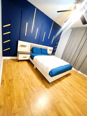 3 slaapkamers, een strijkplank/strijkijzer, internet, beddengoed