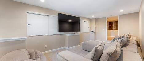 House, 4 Bedrooms | Living area