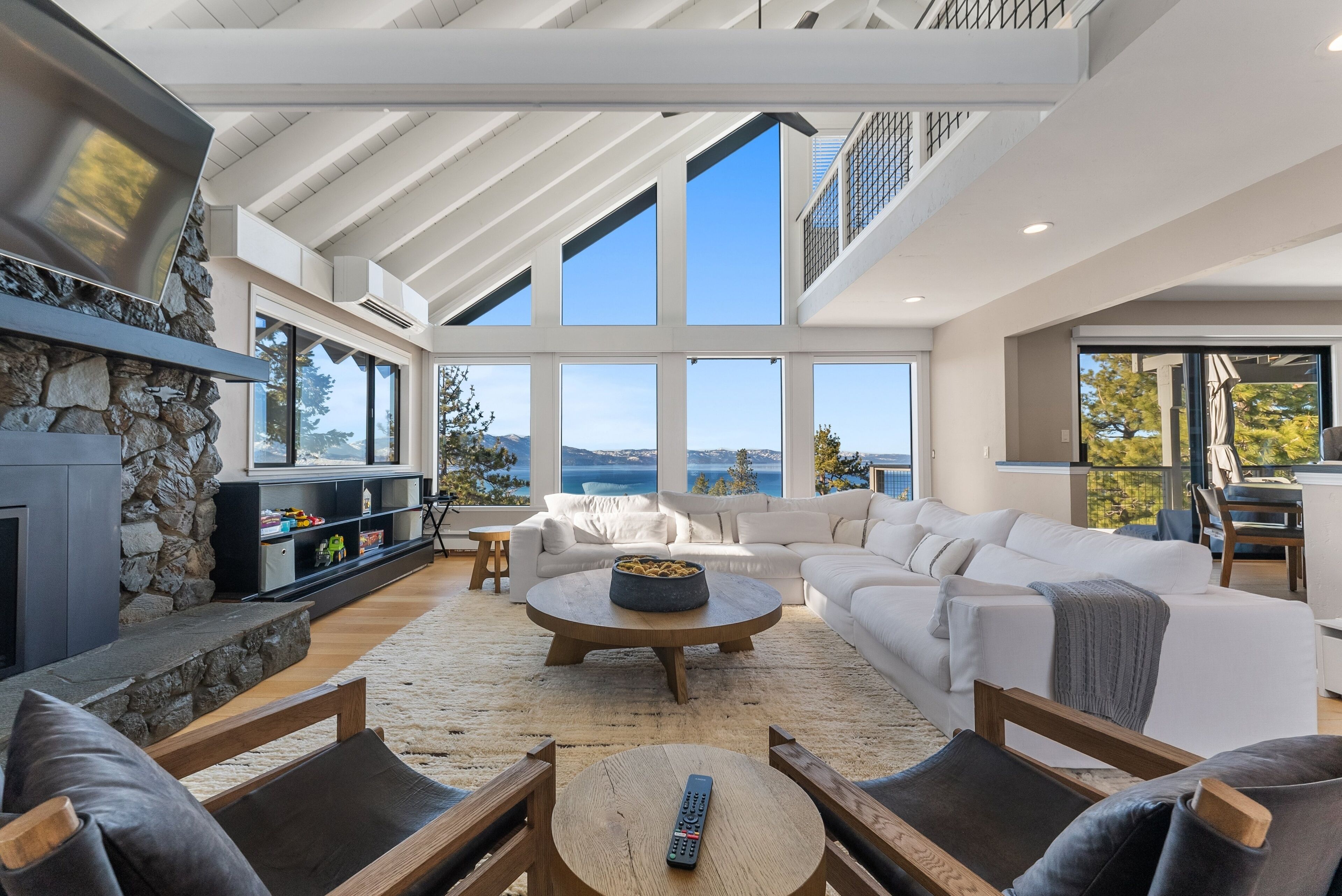 House, 4 Bedrooms | Living area