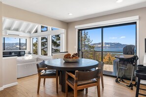 House, 4 Bedrooms | Dining