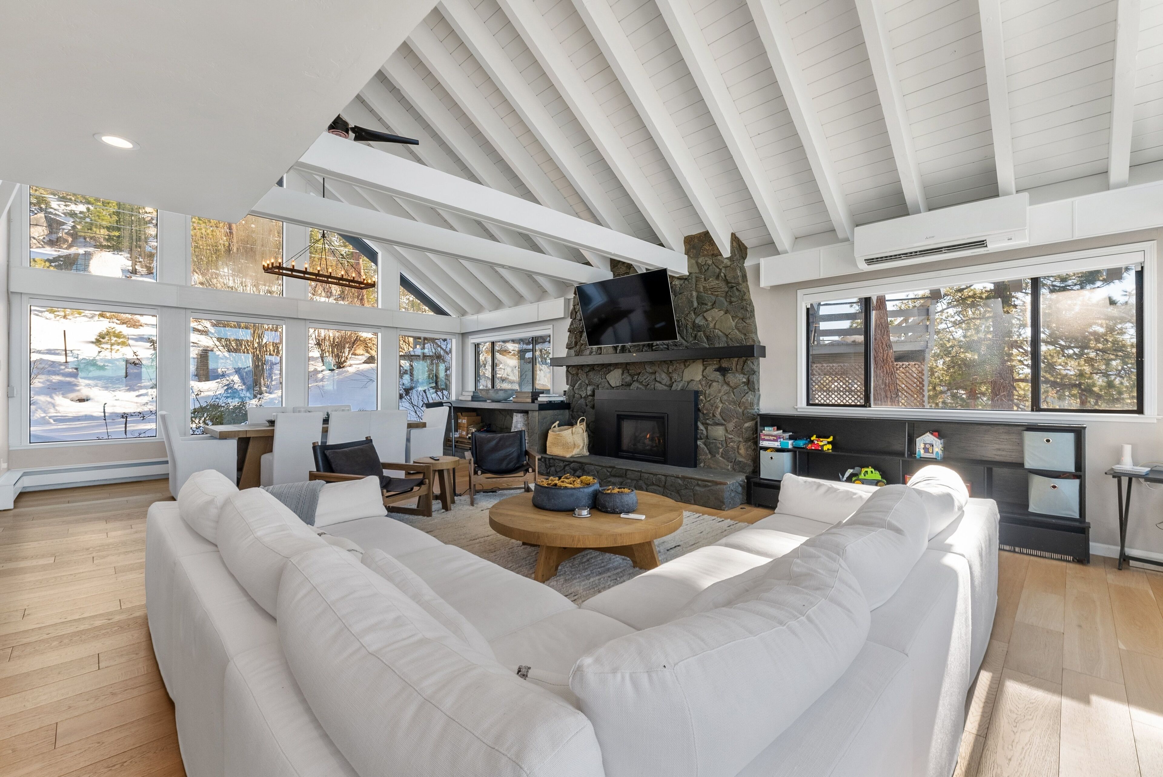 House, 4 Bedrooms | Living area